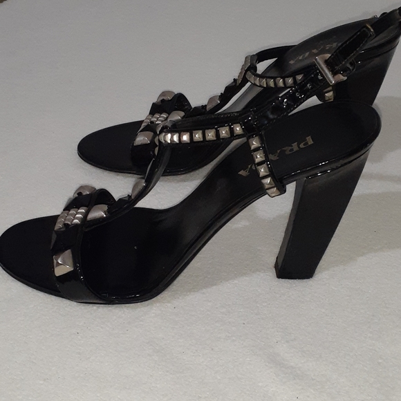 Heels - Picture 2 of 2